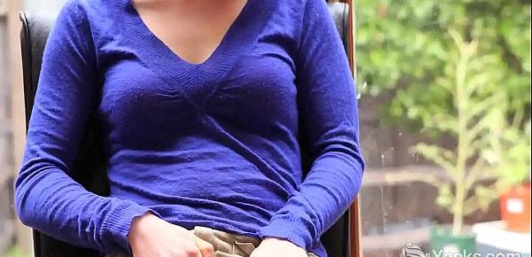  Hottie Yanks Kara Masturbating